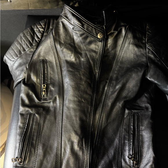 Vintage Danier Elegant Black Leather biker style Jacket - Picture 4 of 9